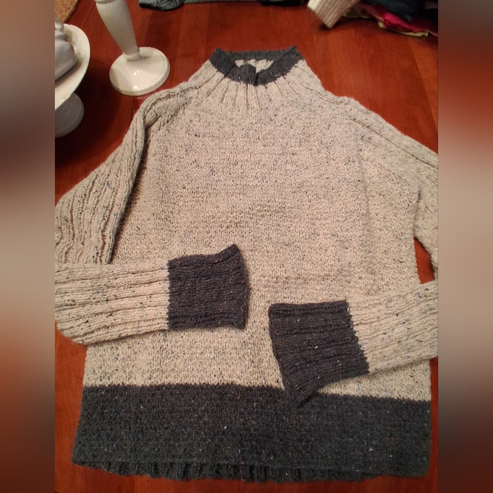 Women's Raglan Turtleneck With Contrast Ribs